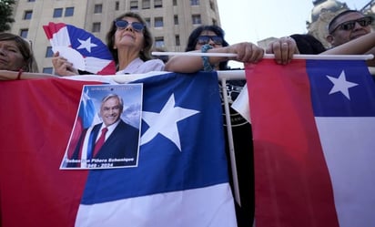 Rescatan helicóptero del expresidente Piñera en el lago Ranco, en Chile