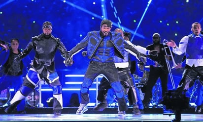 Usher hace memorable actuación en el Medio tiempo del Super Bowl