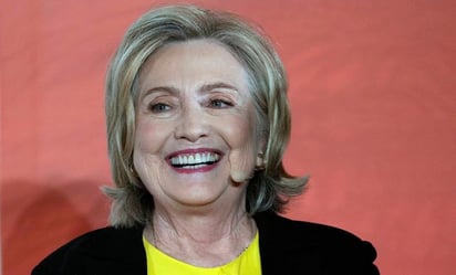 Hillary Clinton desata polémica al felicitar 'al novio de Taylor Swift'