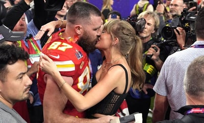 Taylor Swift y Travis Kelce se besan tiernamente y se dedican 'You belong with me'