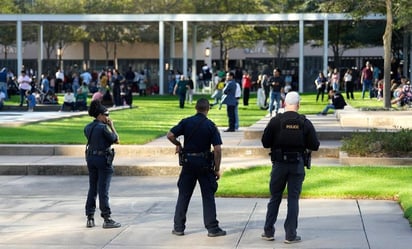 Atacante en iglesia de Texas llevaba rifle con la leyenda 'Palestina Libre'