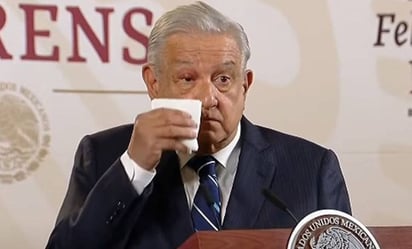 Con remedios caseros, AMLO trata su 'tutupiche' en el ojo