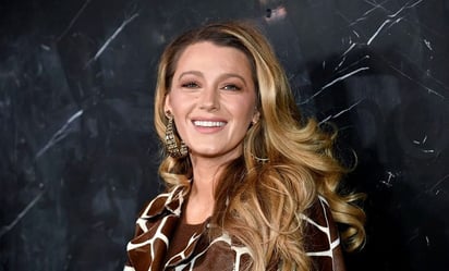 Blake Lively y su look con atrevido estampado de jirafa