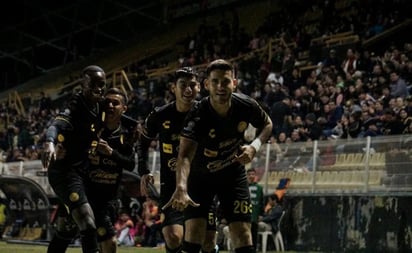 Dorados golea y consigue primer triunfo en casa