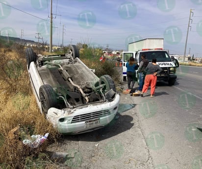 Joven vuelca en la peligrosa Curva del Diablo de Monclova