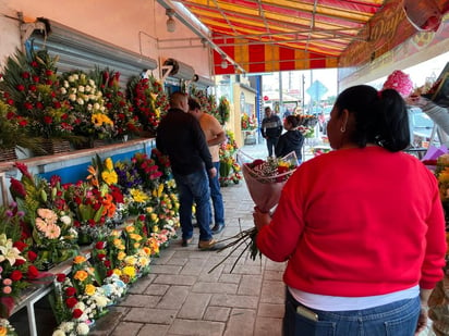 Comerciantes beneficiados con el Día de los Enamorados; negocios lucen llenos