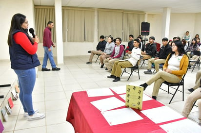 Se lleva a cabo un programa de lectura en el Día del Amor y la Amistad en Nava