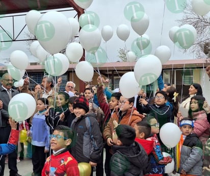 Alumnos conmemoran lucha del cáncer infantil en primaria Obreras