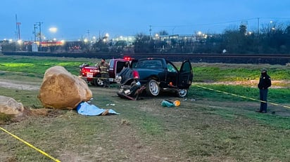 Trabajador de obra del carril de ruta fiscal muere en volcadura 