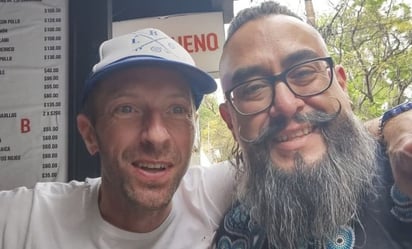 Captan a Chris Martin, vocalista de Coldplay, en una barbería de CDMX: 'que suerte tuvo mi cuate'