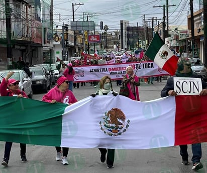 A grito de 'La Democracia No Se Toca'  Monclova se unió a marcha nacional