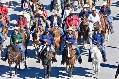 Concluye cabalgata en Nava, con miles de participantes y sin incidentes reportados