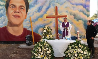 Develan y bendicen mural en honor a las víctimas de la masacre en Salvatierra, Guanajuato