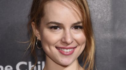 Bridgit Mendler de Buena Suerte Charlie a la nueva CEO de una empresa espacial