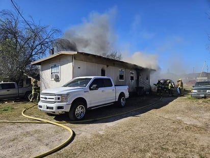 Graves daños causa incendio en casa móvil en Eagle Pass 