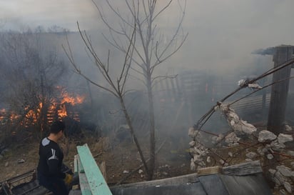 Hierba seca y vientos condicionan incendios