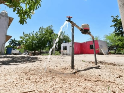 Vecinos se la pasan desperdiciando el agua y reciben amonestaciones