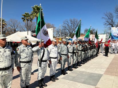 Conmemoran el Día de la Bandera en el asta monumental de PN