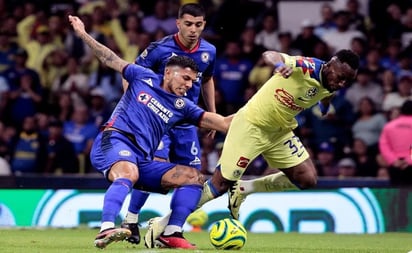 ¡Terminó calientito! América y Cruz Azul se hicieron de palabras y empujones al finalizar el Clásico Joven