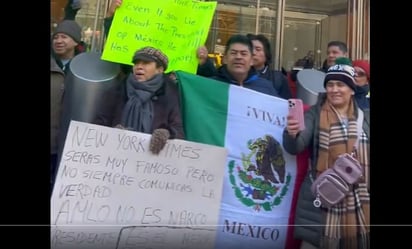 Simpatizantes de AMLO protestan frente a la sede del New York Times en Nueva York