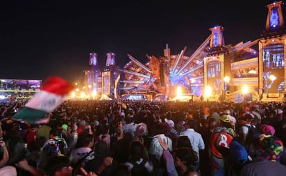 EDC ilumina su última noche con fuegos artificiales