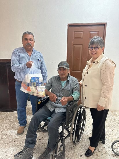 Entrega de ayuda para adultos mayores en Zaragoza