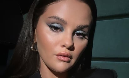 Selena Gomez se une a la tendencia dark coquette con estilo