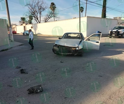 Conductora provoca fuerte choque al ignorar señal de alto en la Guadalupe