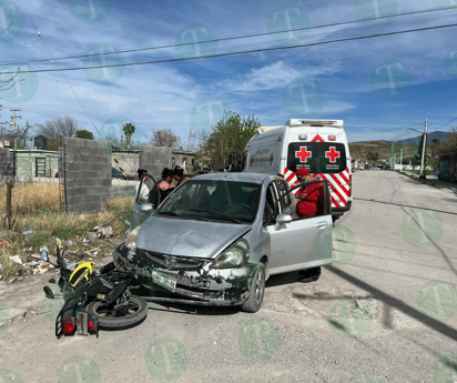 Adolescente que conducía moto queda herido tras ser embestido por un auto