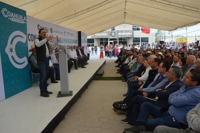 Gobernador anuncia programa de Profesionalización del agua