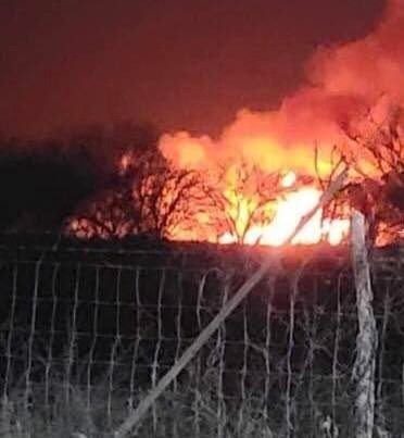 Voraz incendio en la congregación El Remolino en Zaragoza