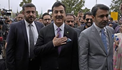 Parlamentarios juran cargo en Pakistán entre protestas de aliados de Imran Khan