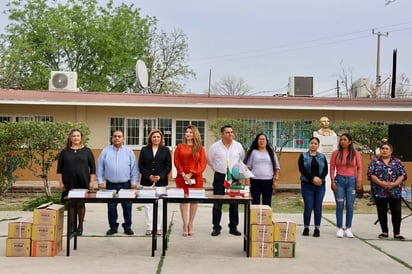 Se entregan libros a escuelas primarias de Sabinas