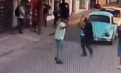 VIDEO: Sujeto le corta la mano con un machete a elemento de la Guardia Nacional en Oaxaca