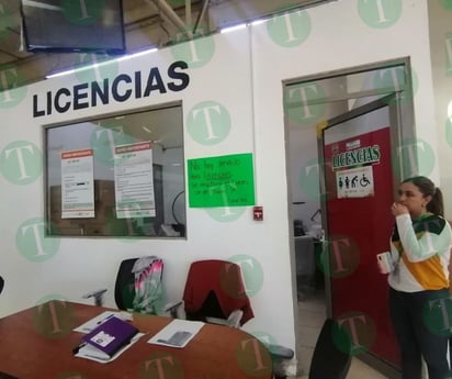 Trámite de licencias de conducir es suspendido por cambio de empresa concesionada