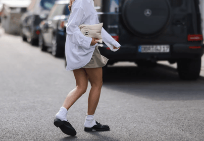 Calcetines y zapatos: la dupla de primavera: ¡La ecuación perfecta para un look lleno de estilo! ¡Calcetines y zapatos es el combo que no querrás quitarte!