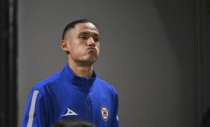 Afición de las Chivas abuchea a Uriel Antuna, previo al inicio del partido