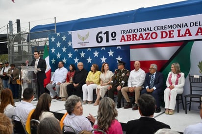 'Abrazo de la Amistad', símbolo de hermandad entre dos pueblos