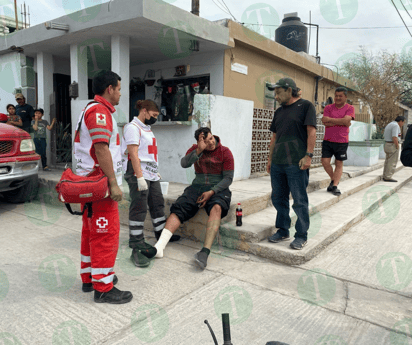 Conductor de moto 'la riega' en la Hipódromo