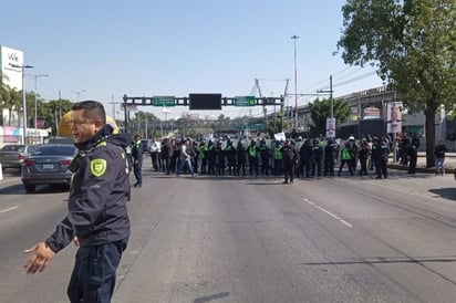 Repliegan a manifestantes de Interjet en T1 del AICM