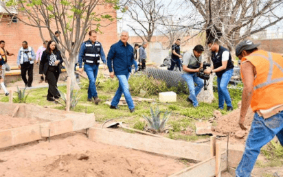 El Alcalde de Torreón supervisa la construcción de la barda perimetral del CECyTEC en el ejido La Concha