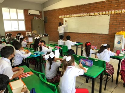 El 90% de docentes en las escuelas son  mujeres y les dan día de asueto el 8 de marzo