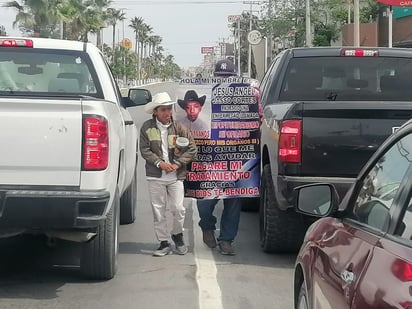 Adolescente en cuerpo de niño pide para su medicamento