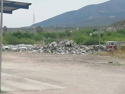 Monclova confina basura en patios de Limpieza; 70 por ciento controlado el incendio 