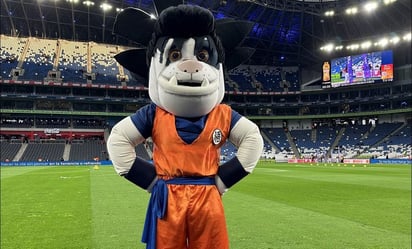 Akira Toriyama es homenajeado por equipo de la Liga MX; la mascota del equipo se disfraza de Gokú