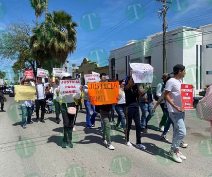 Marchan para exigir justicia por Daniel empleado de Dannys con quemaduras