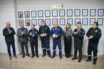 Elementos del Heroico Cuerpo de Bomberos  son premiados como los mejores del mes de  febrero