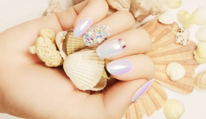 El mermaidcore se apoderará de tu manicure, descubre la tendencia más linda del verano.: Las uñas de sirena se han convertido en la última obsesión de Instagram, y aquí te mostramos las formas más geniales de lucirlas