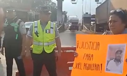 Familiares de un joven detenido bloquean la autopista Puebla-Veracruz; exigen su liberación