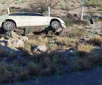 Volcadura en la carretera 30 moviliza a cuerpos de rescate y seguridad 